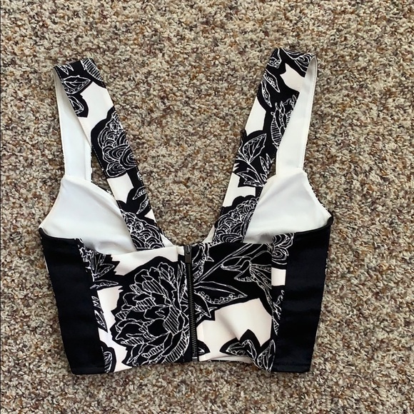 Express crop top - Picture 2 of 4